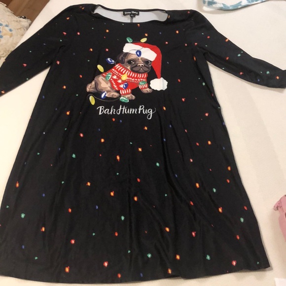Pug Christmas nightie - Picture 1 of 3